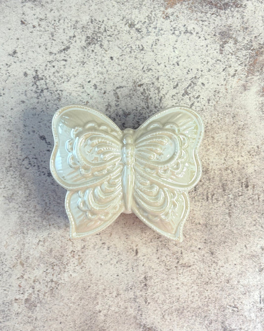 Joyero de cerámica con tapa en forma de mariposa
