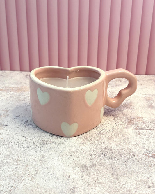 Vela aromática a fresa en taza de cerámica