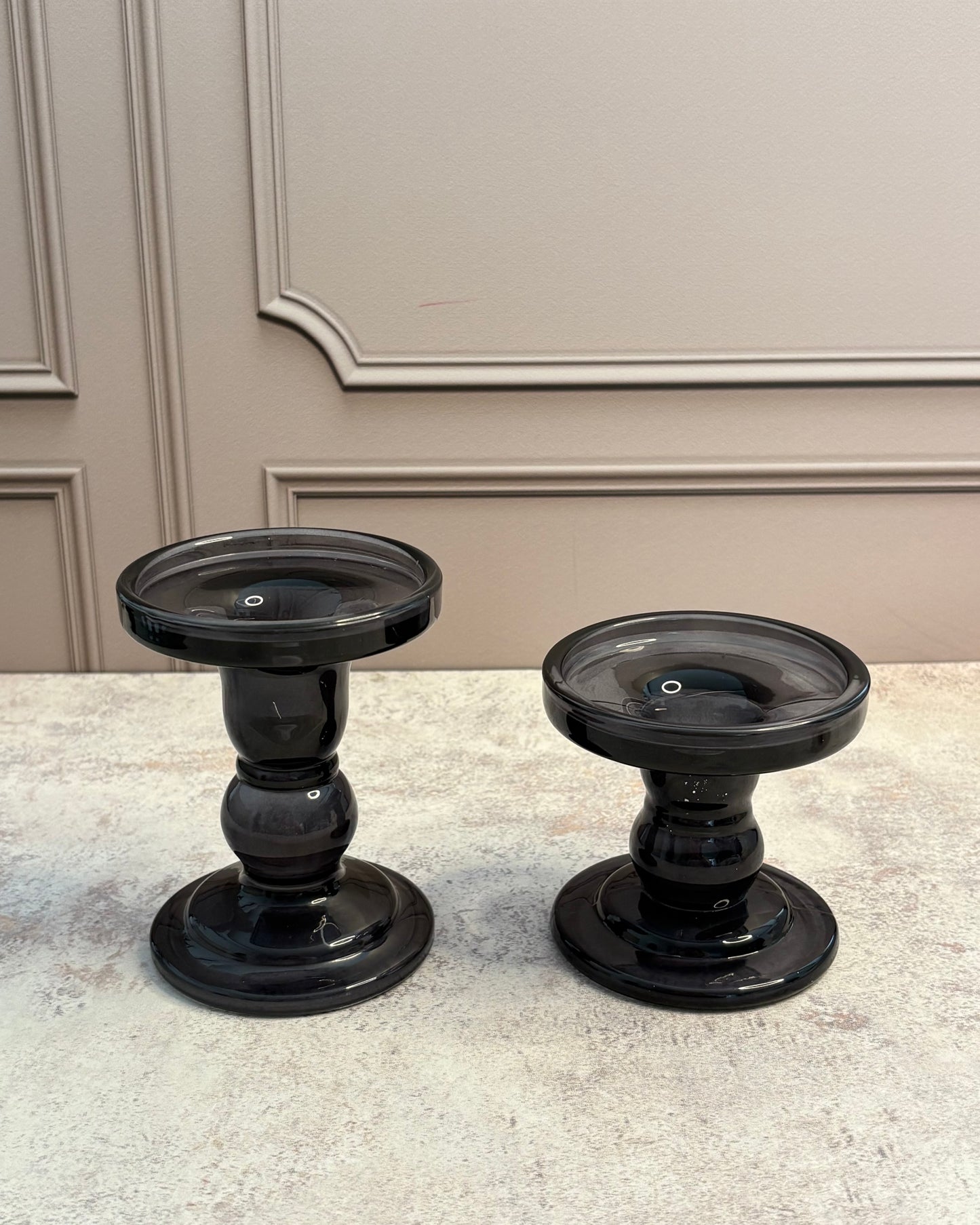 Set de candelabros de vidrio negro
