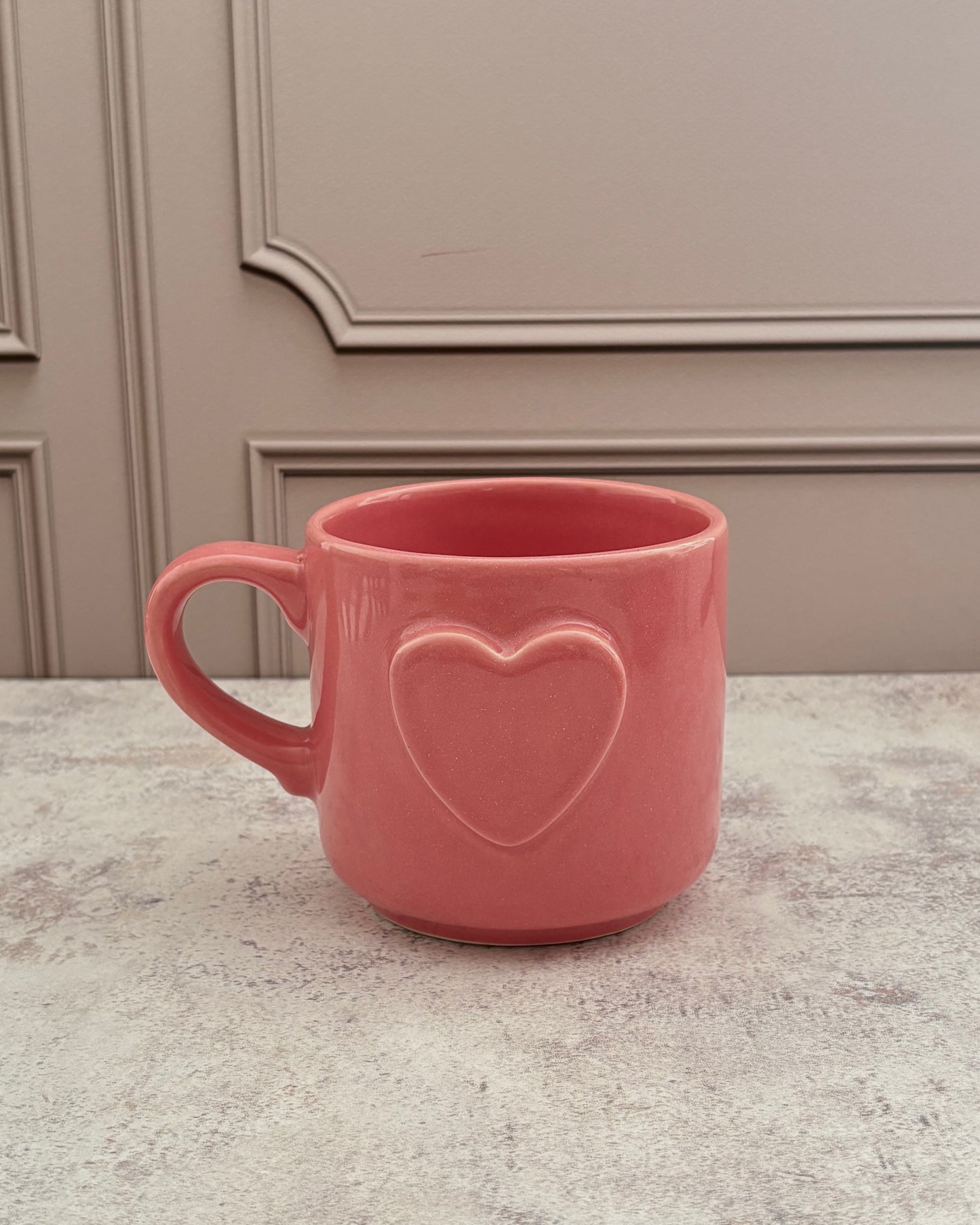 Taza de cerámica corazón en relieve