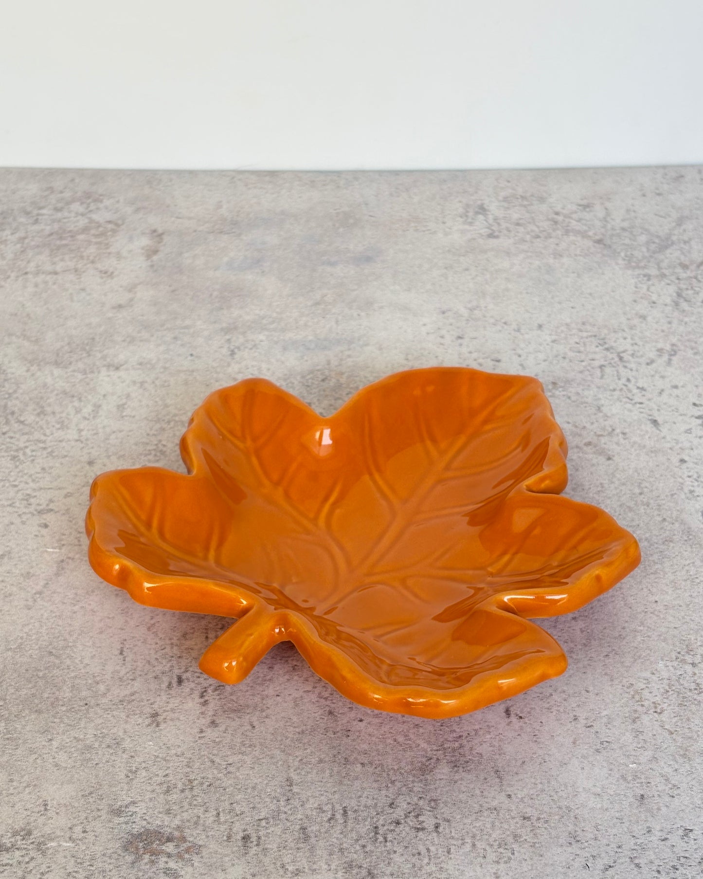 Plato otoñal hoja maple