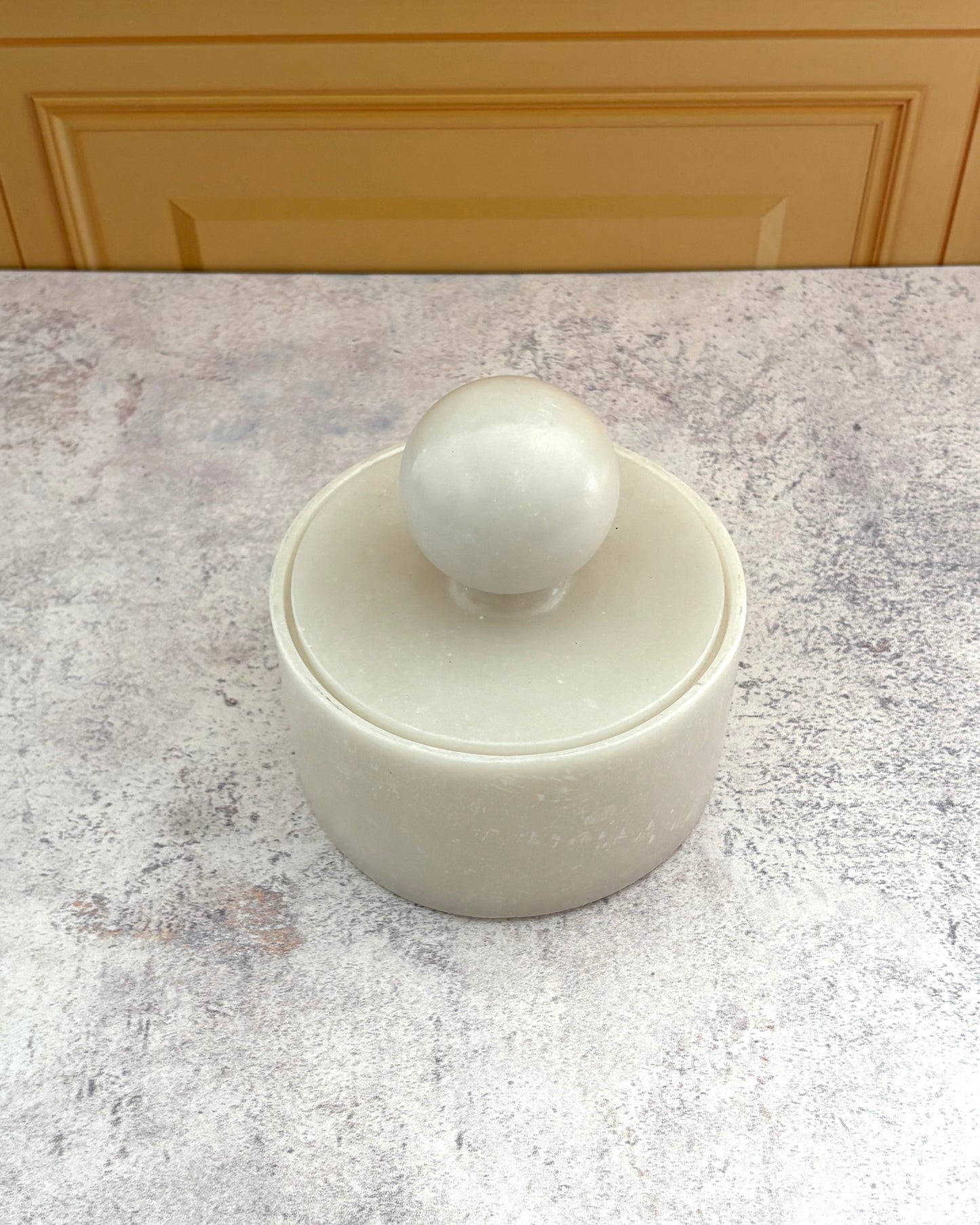 Joyero de resina con tapa minimalista
