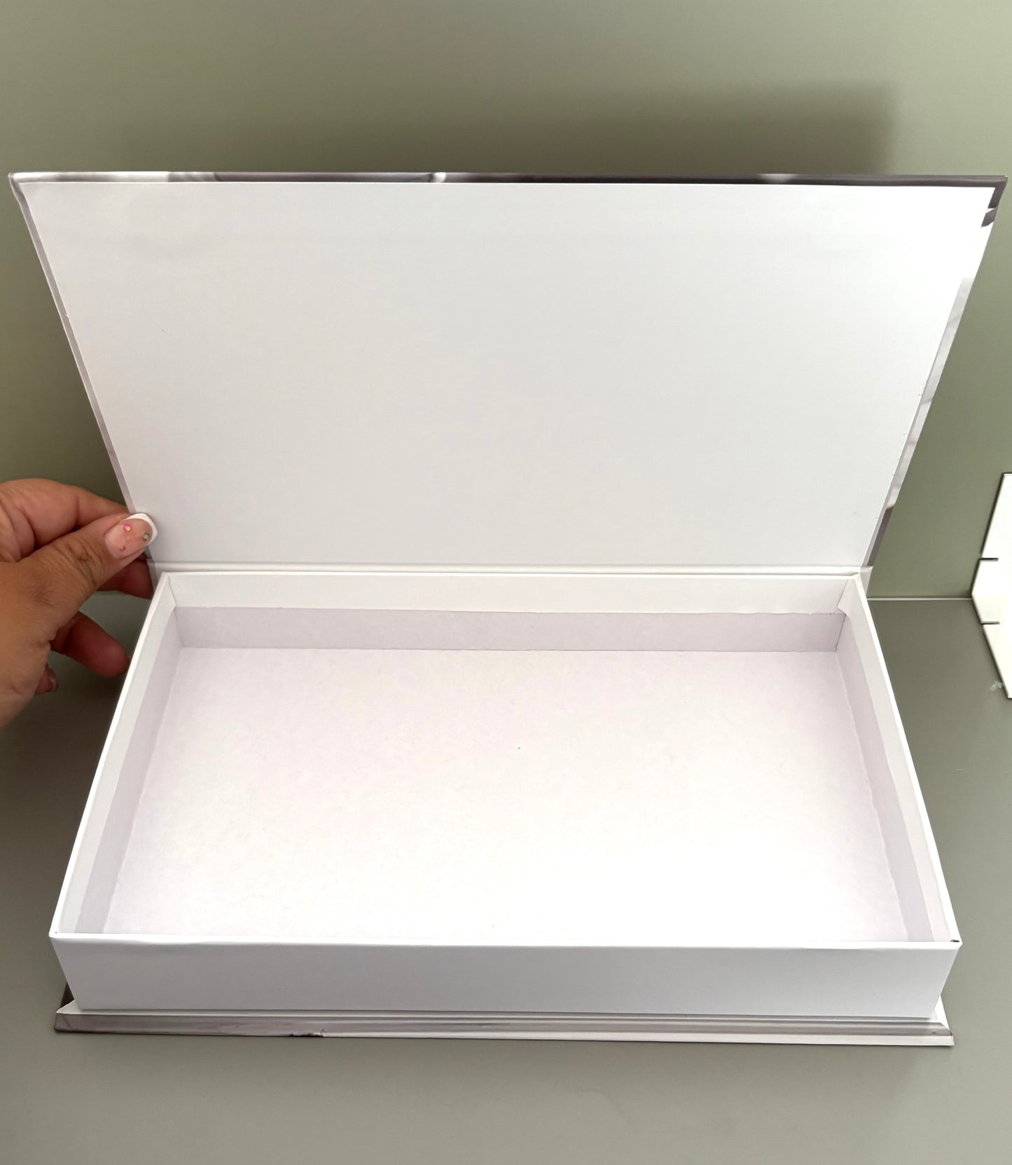 Caja de almacenamiento como libro falso Paris