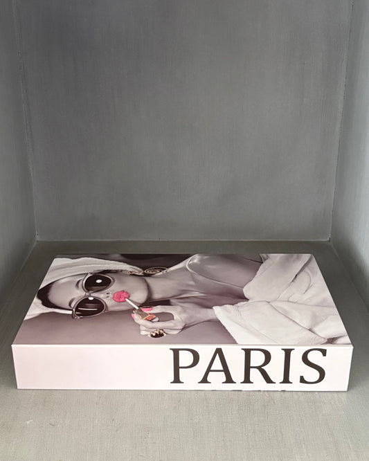 Caja de almacenamiento como libro falso Paris