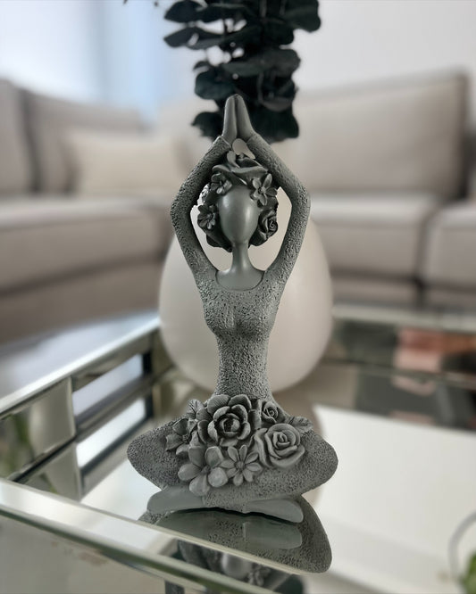 Figura decorativa de resina mujer Ananda
