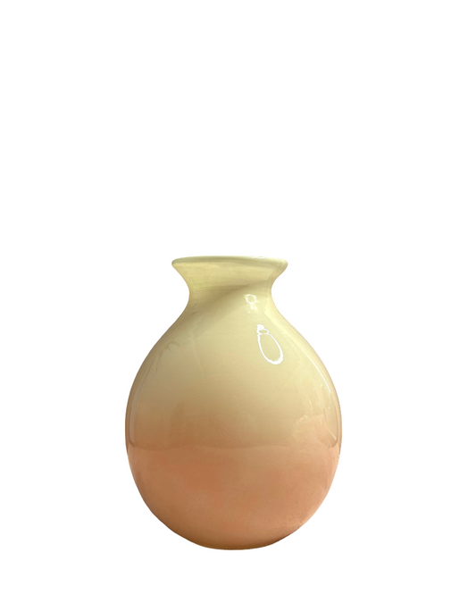 Florero de vidrio rosado
