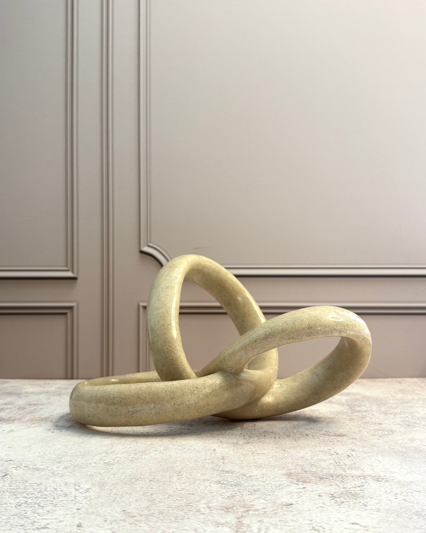 Escultura de nudo en resina