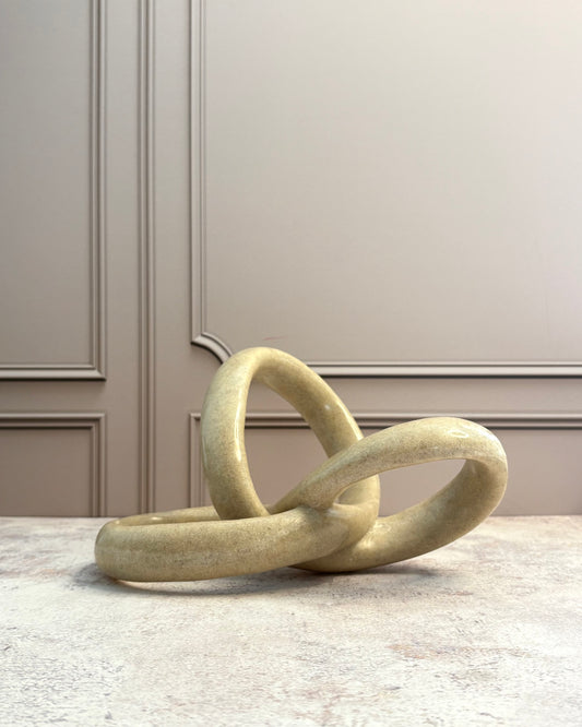 Escultura de nudo en resina