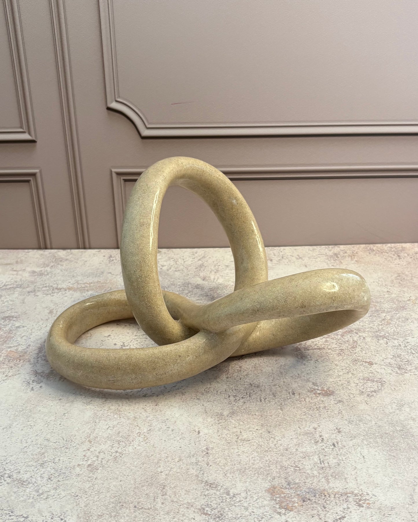 Escultura de nudo en resina