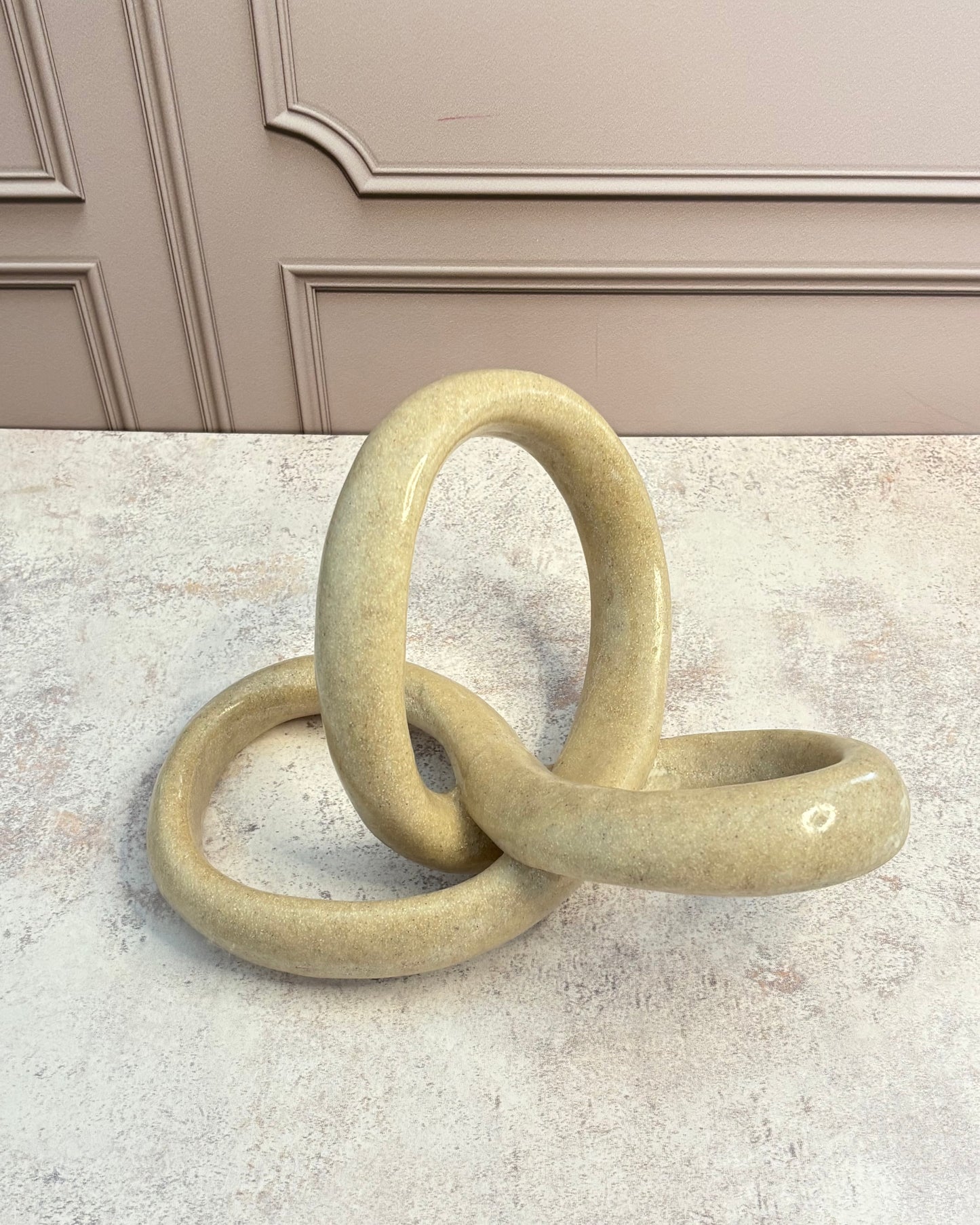 Escultura de nudo en resina