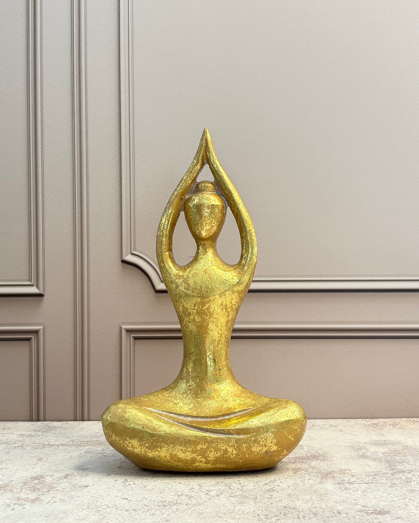 Figura decorativa mujer loto