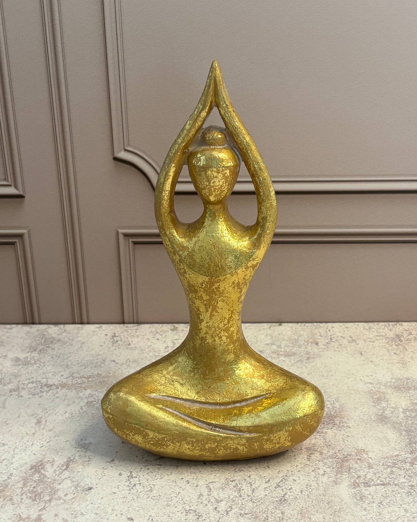 Figura decorativa mujer loto