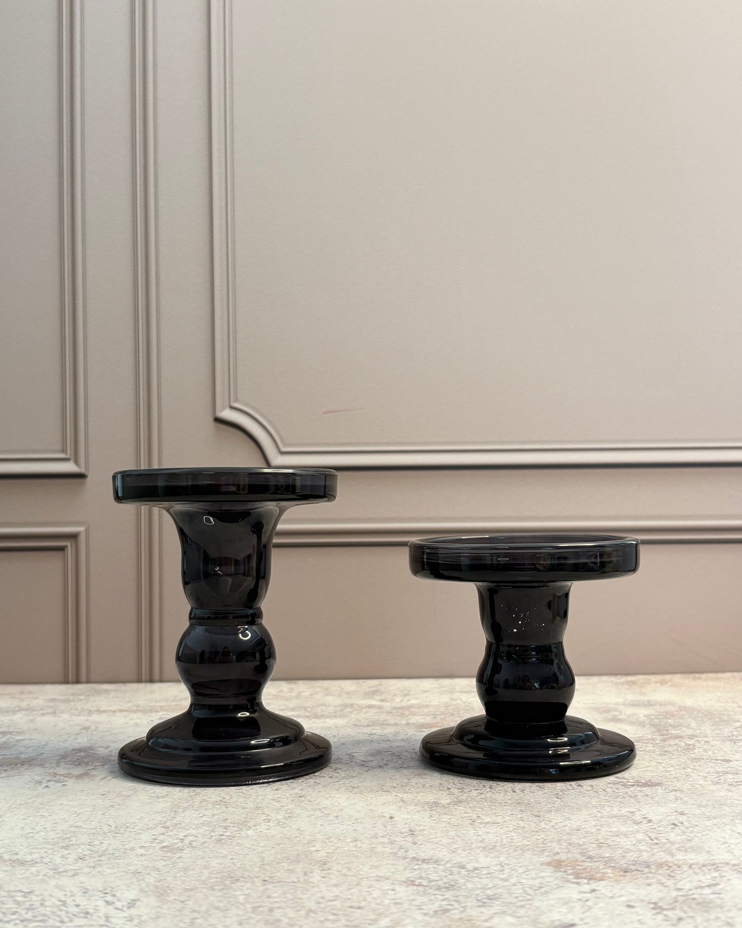 Set de candelabros de vidrio negro