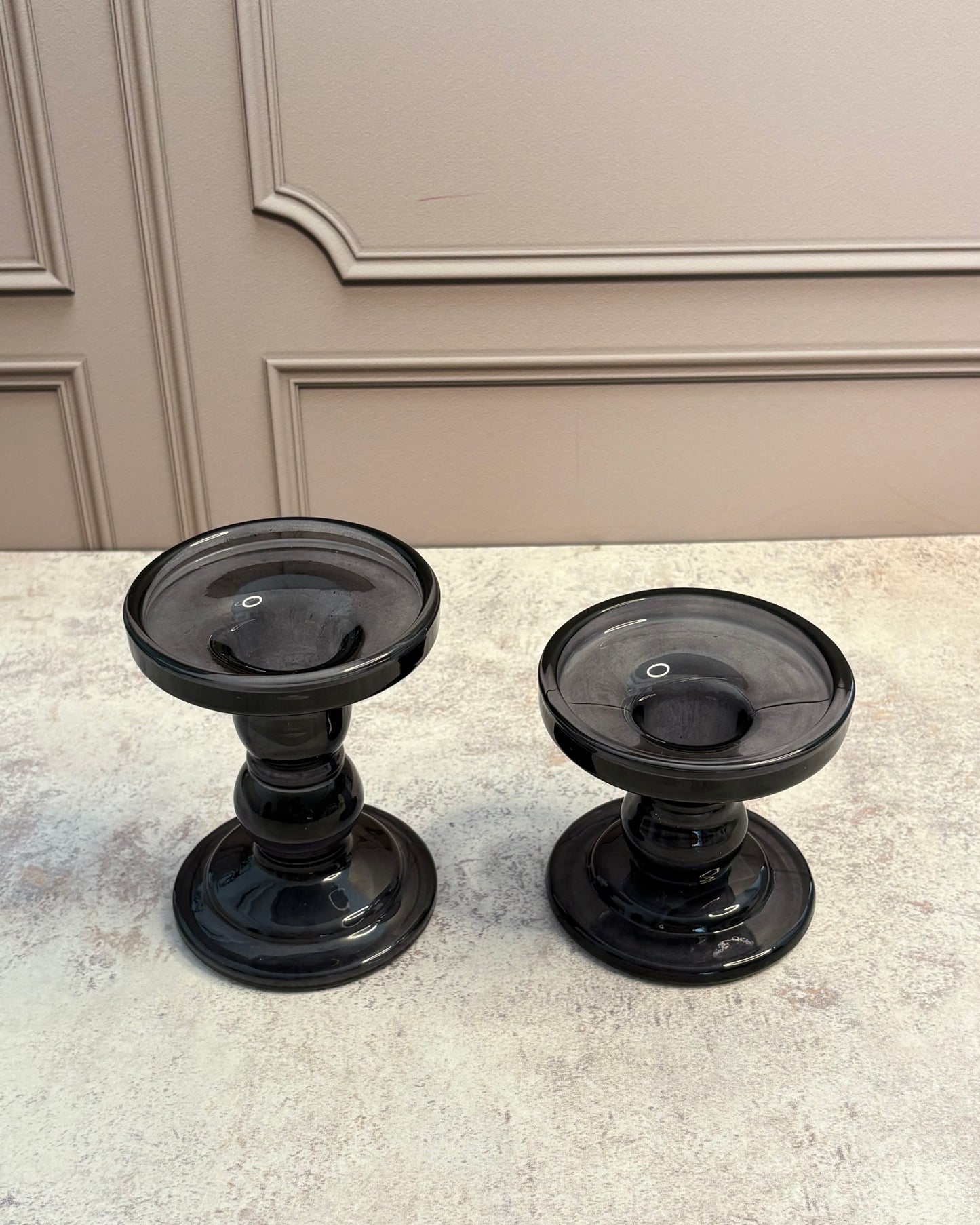 Set de candelabros de vidrio negro