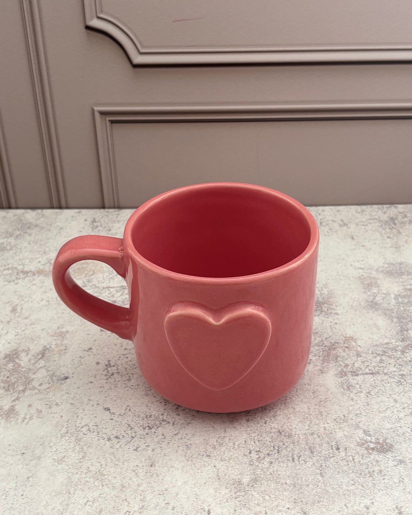 Taza de cerámica corazón en relieve