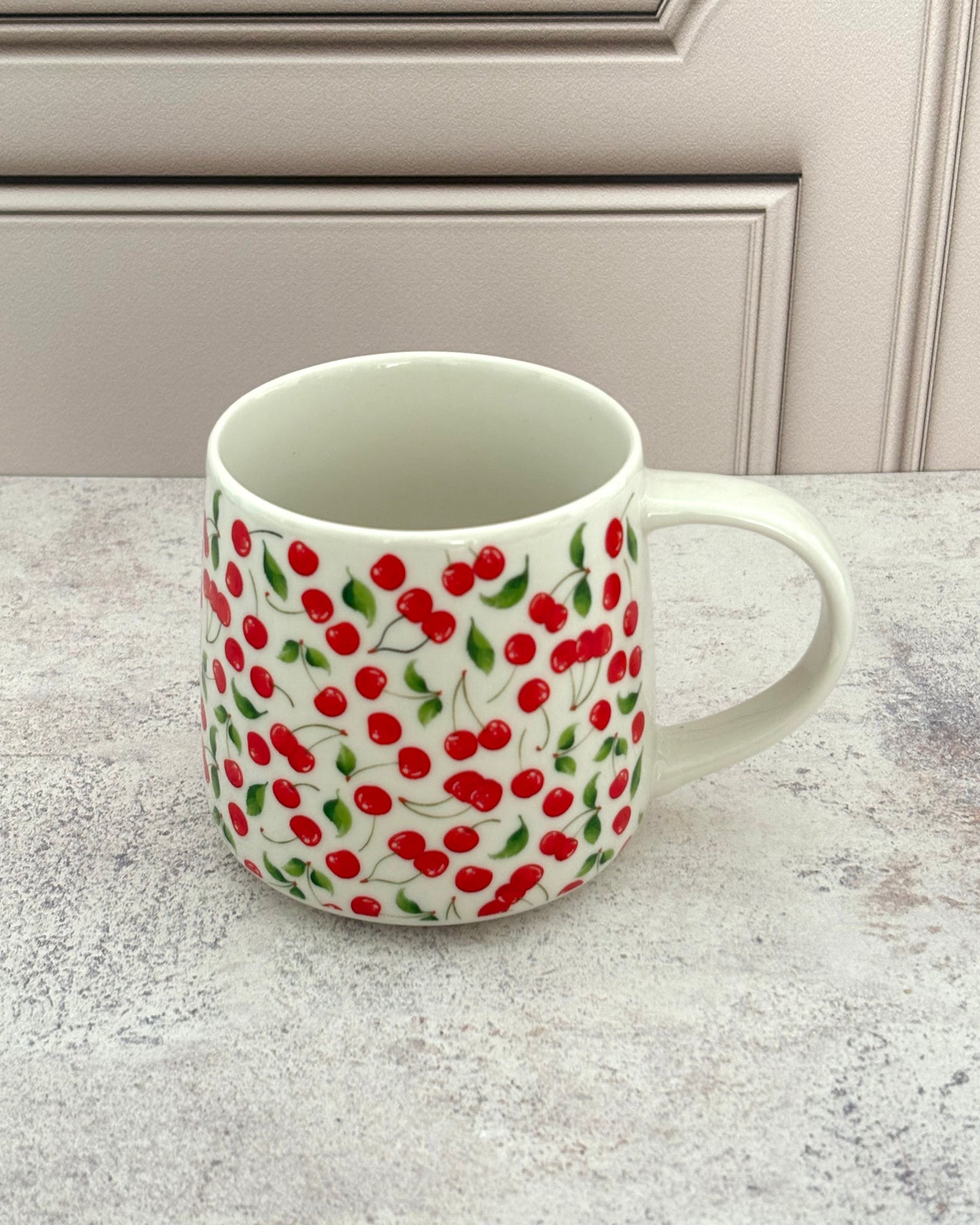 Taza de cerámica cerezas