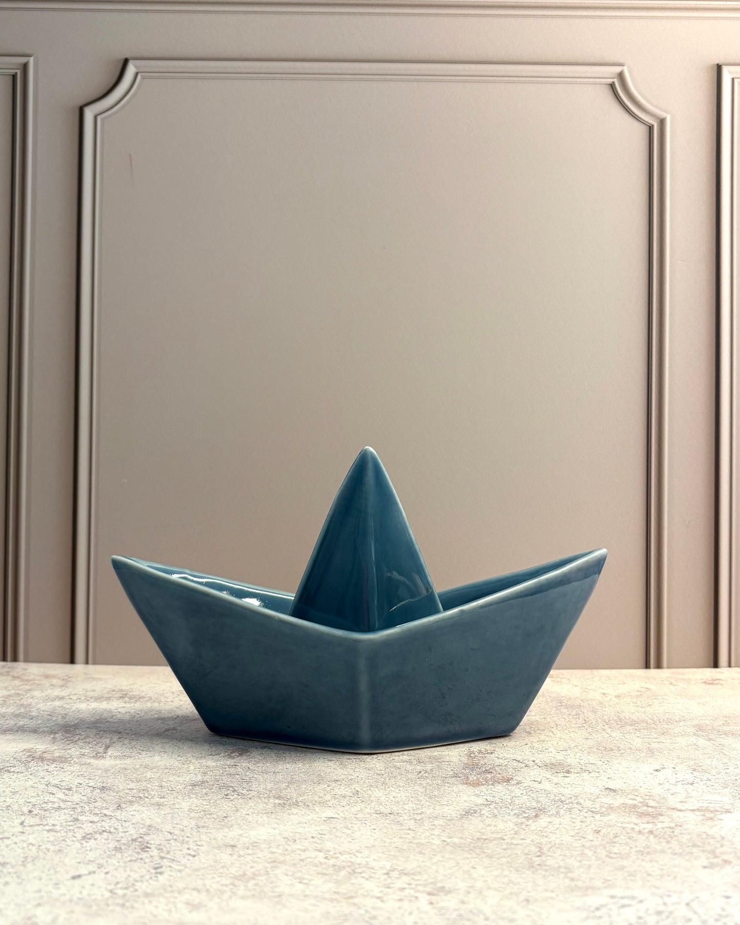 Figura decorativa barco de cerámica