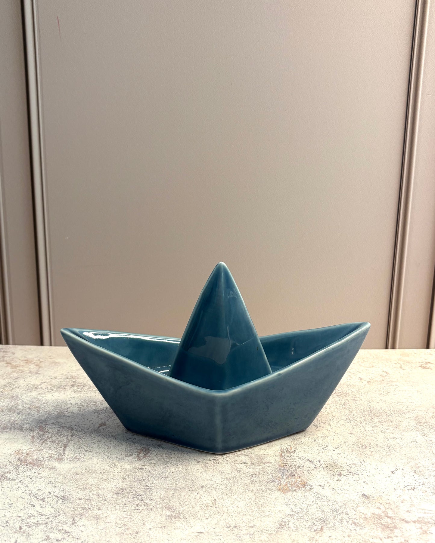 Figura decorativa barco de cerámica