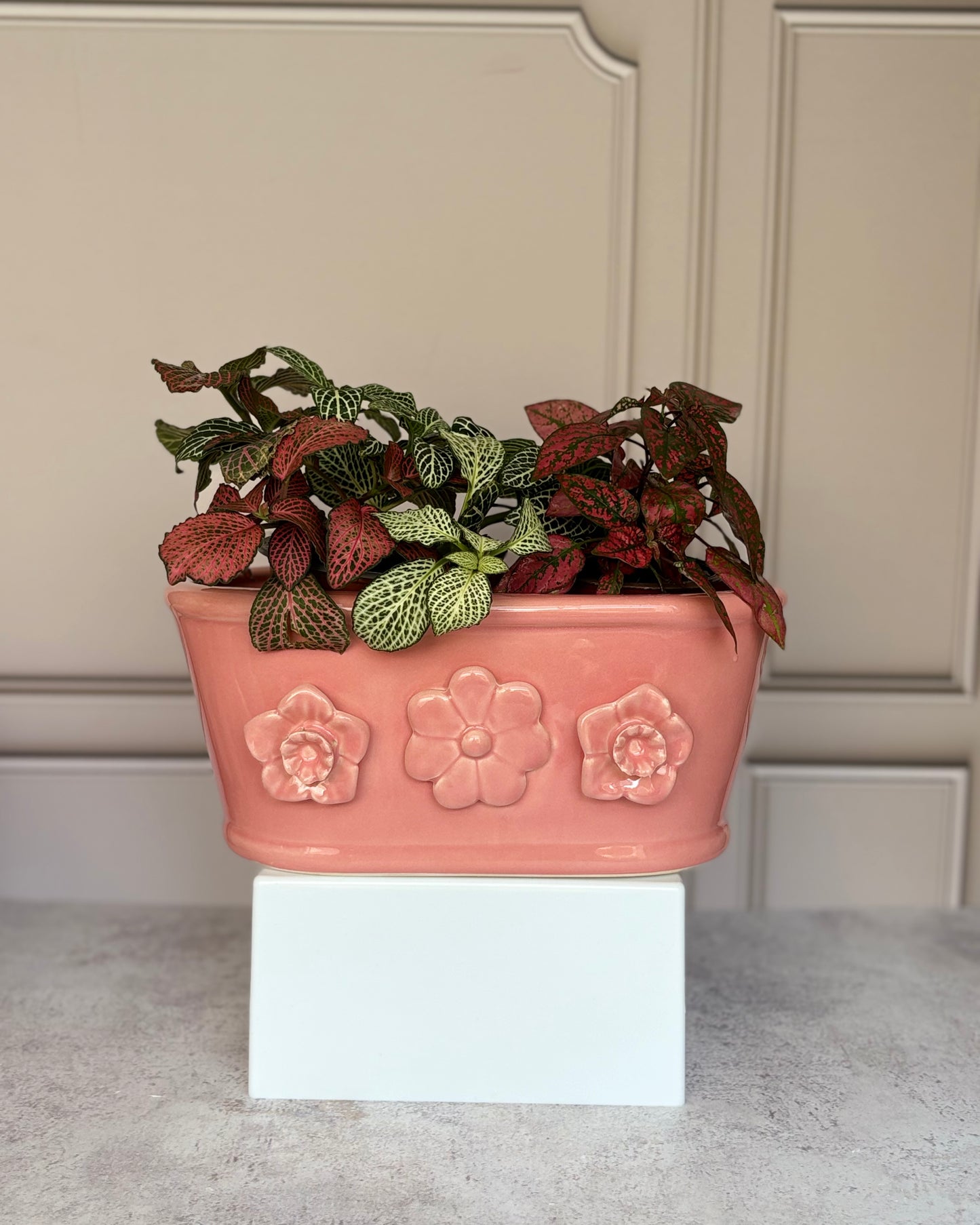 Maceta tina cerámica con flores 3D