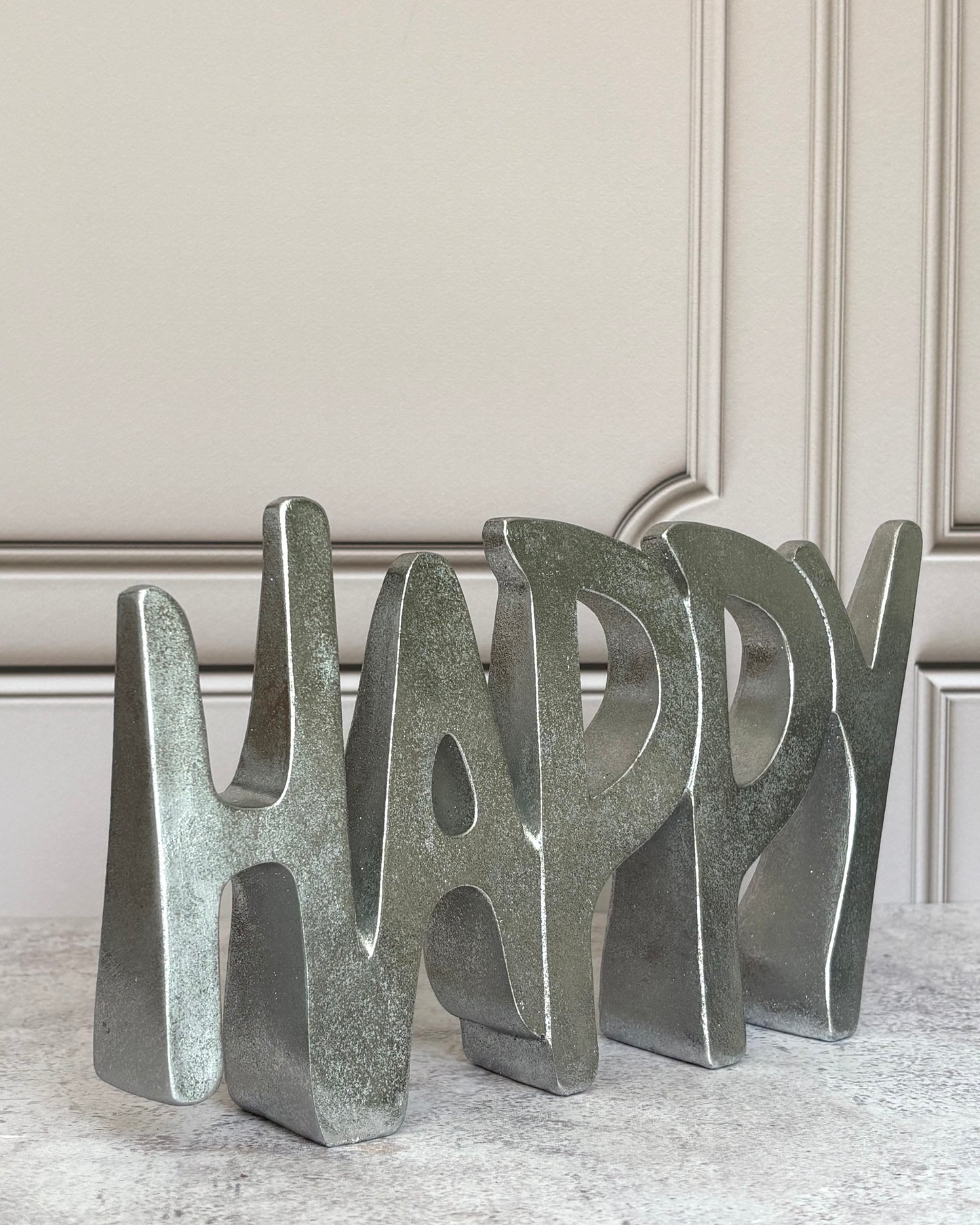 Figura decorativa Happy plateada