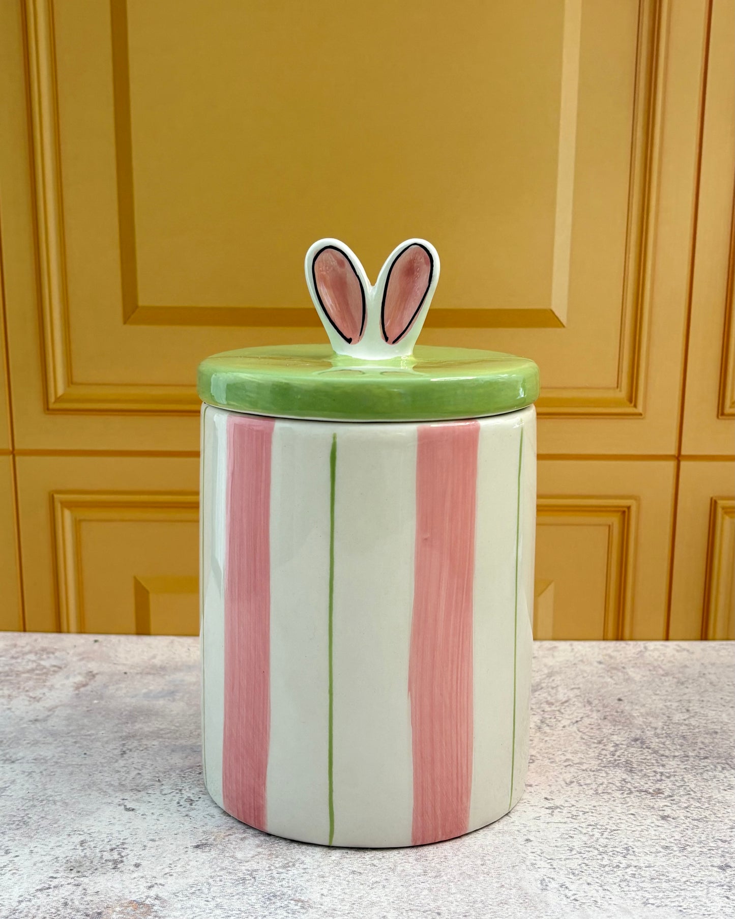 Galletero de cerámica conejo de Pascua