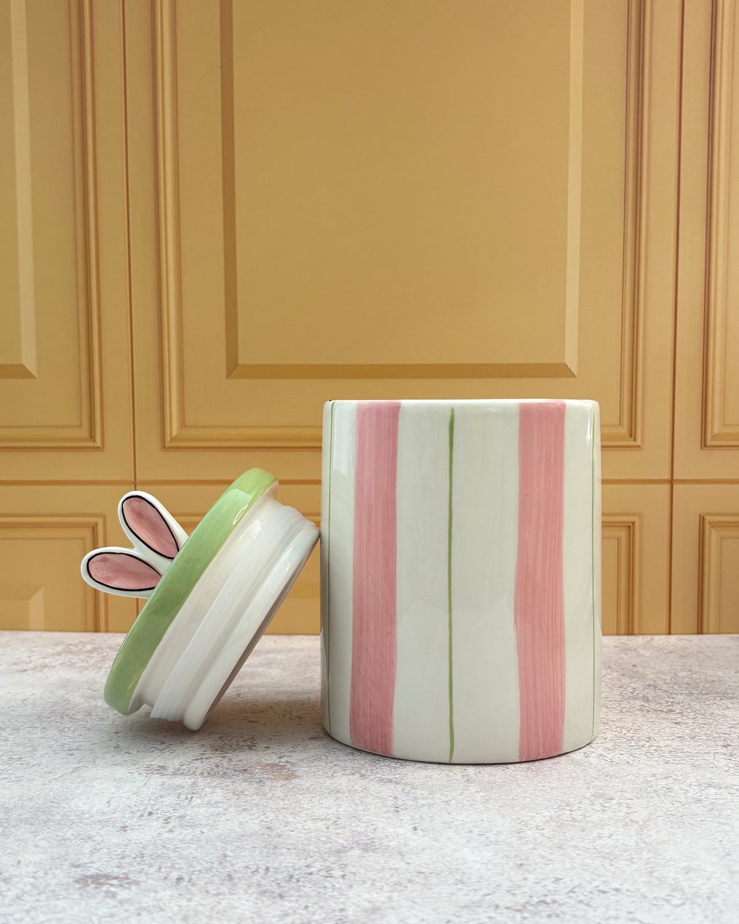 Galletero de cerámica conejo de Pascua