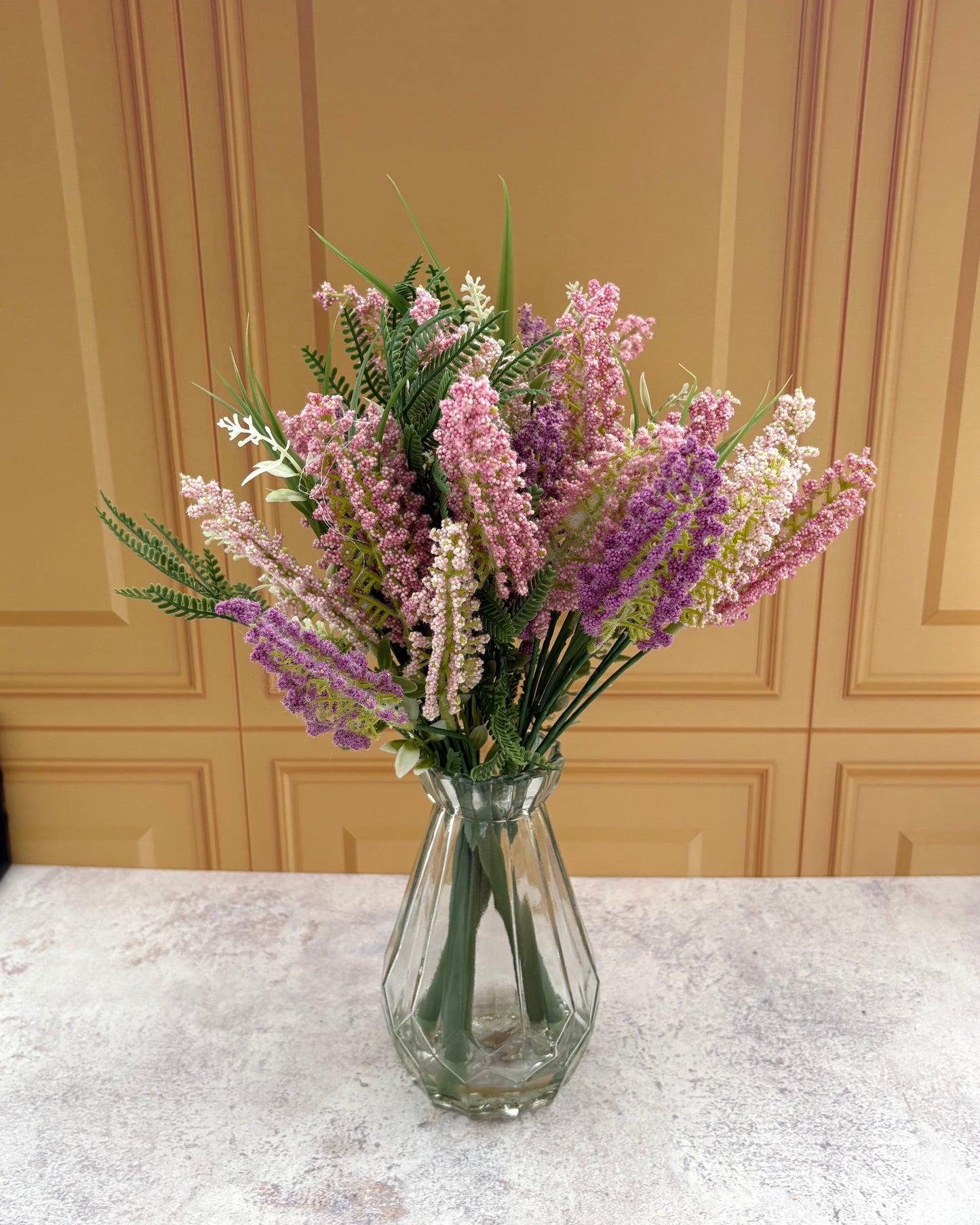 Florero de vidrio con flor artificial Nara