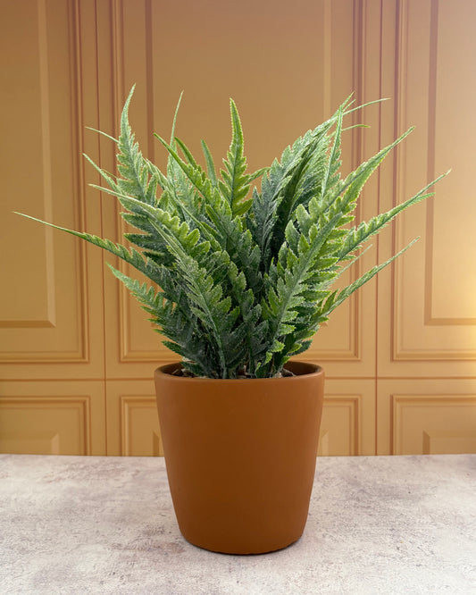 Maceta con planta decorativa artificial helecho