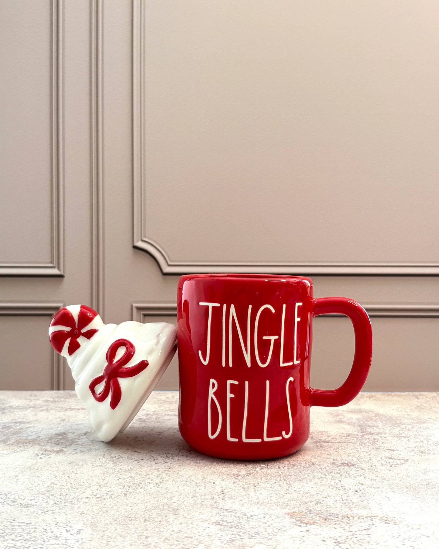 Taza Navideña con tapa Jingle Bells