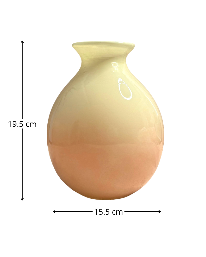 Florero de vidrio rosado