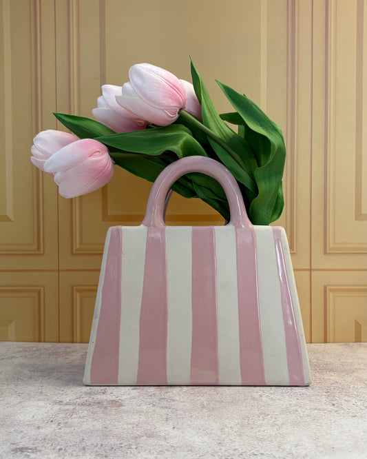 Florero de cerámica con tulipanes