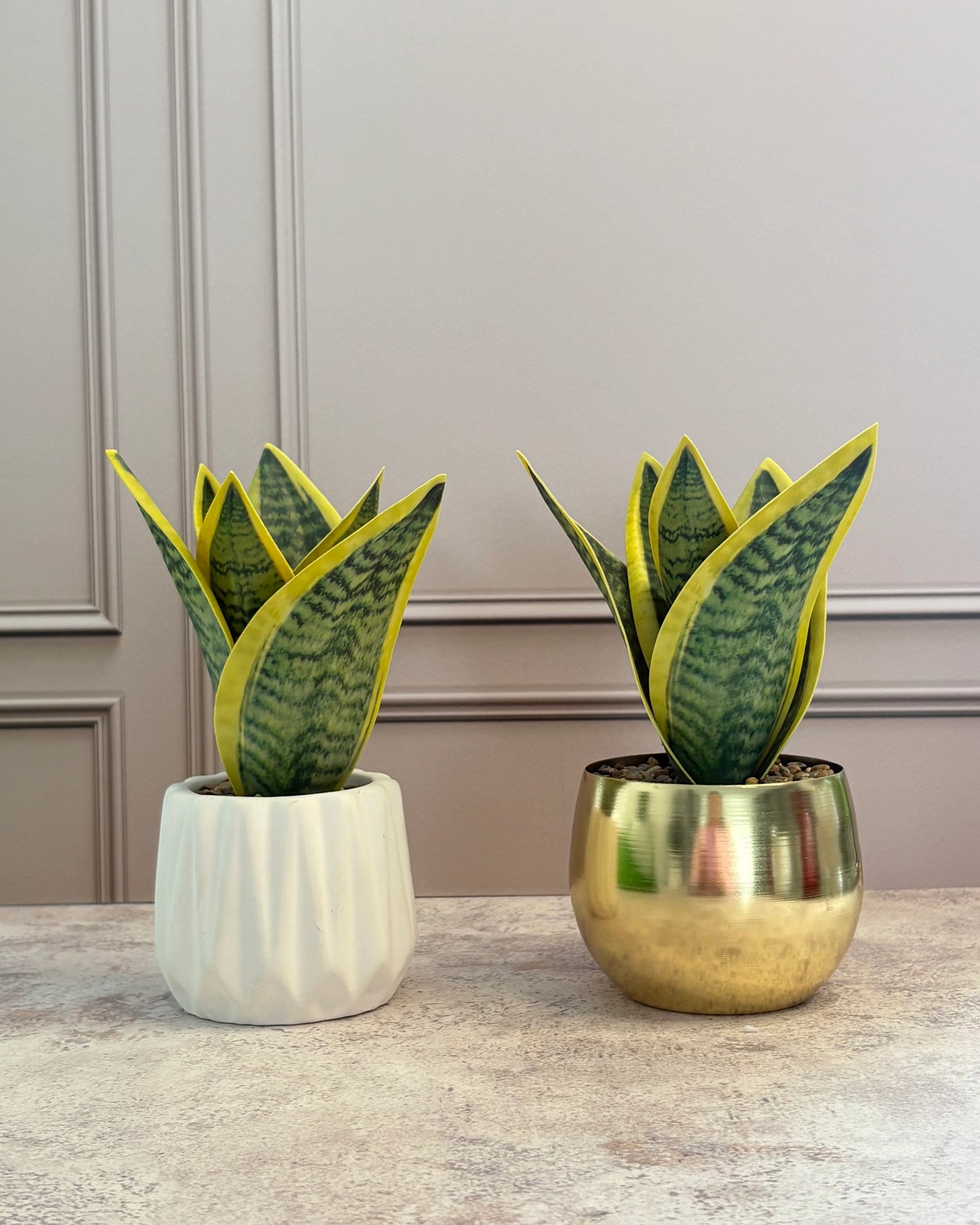 Maceta chica con planta artificial Romi