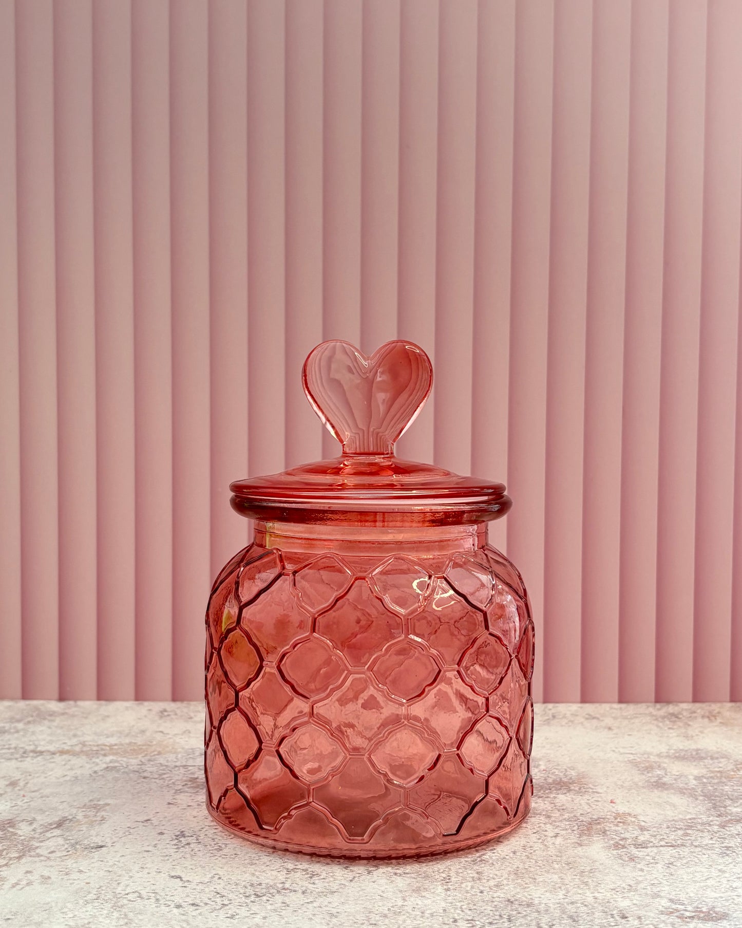 Contenedor de vidrio rosa con corazones True Love
