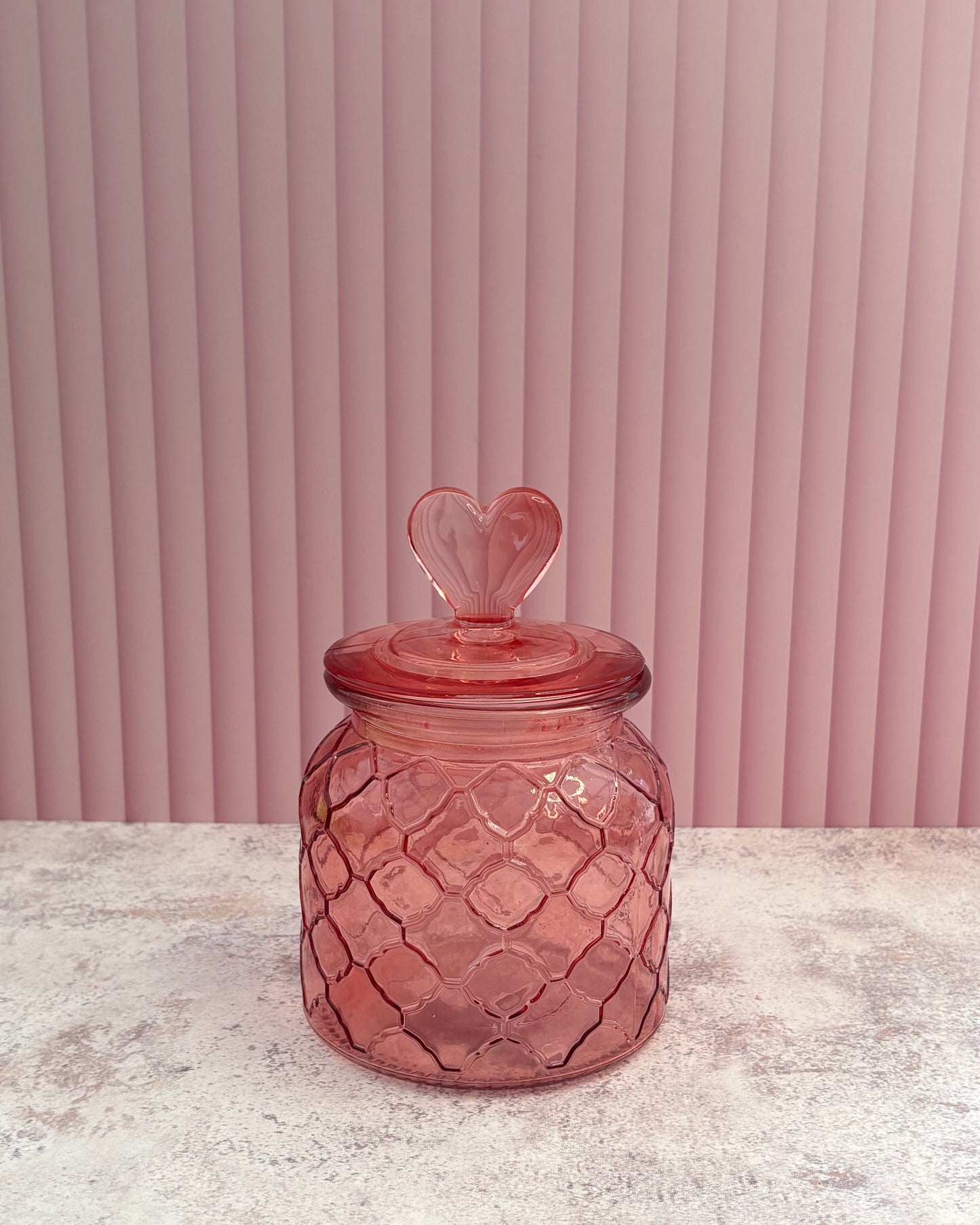 Contenedor de vidrio rosa con corazones True Love