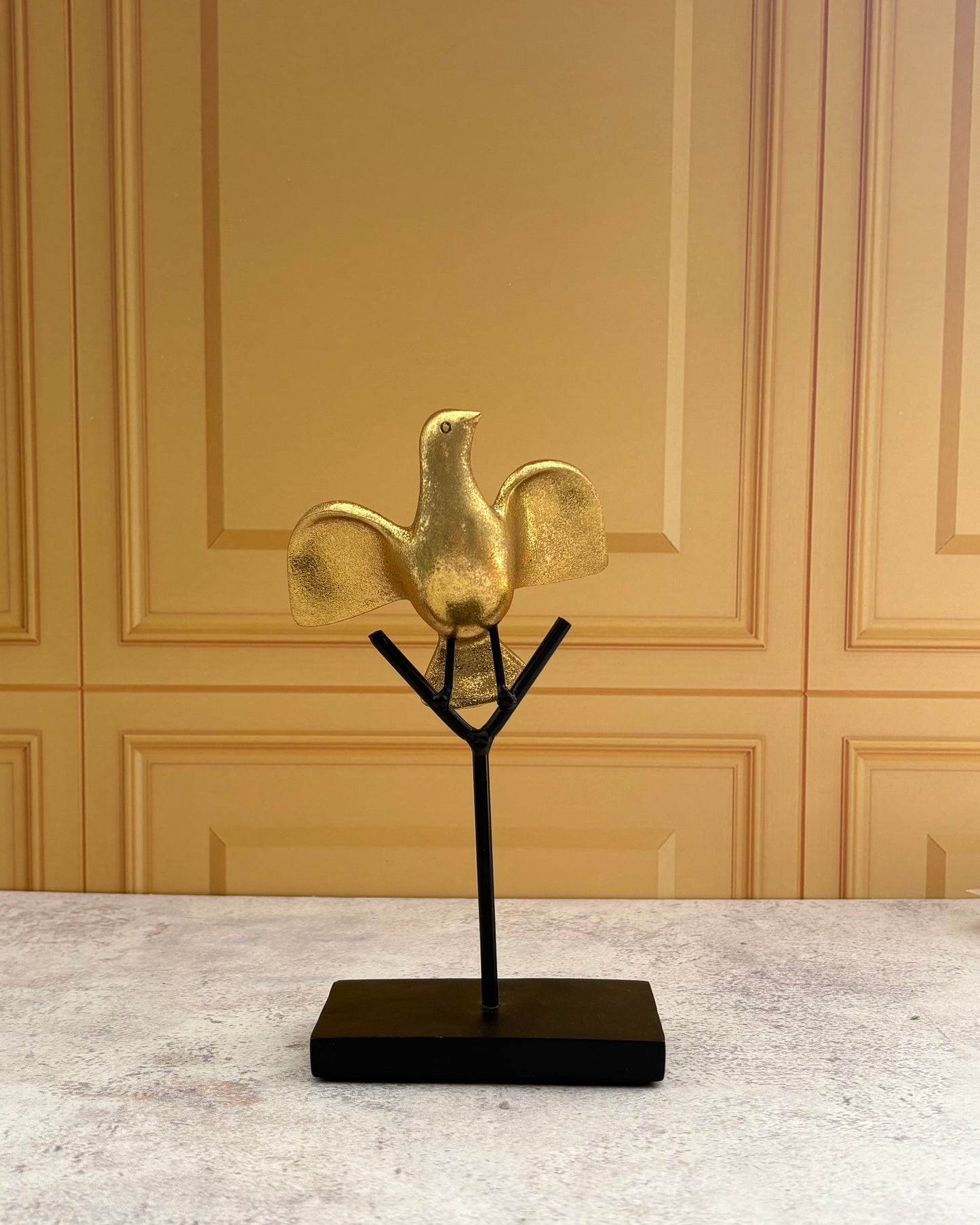 Figura decorativa ave de resina Vera