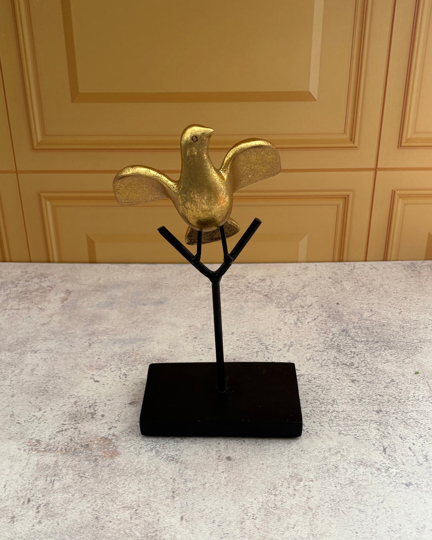 Figura decorativa ave de resina Vera